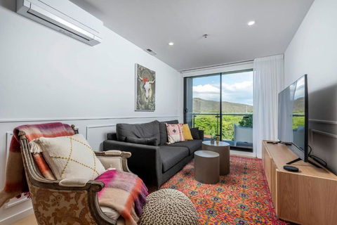 Awesome Brooklyn Inspired Stay - Mt Ainslie View - New Castle Holiday 4