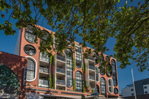 Awesome Brooklyn Inspired Stay - Mt Ainslie View - New Castle Holiday 3
