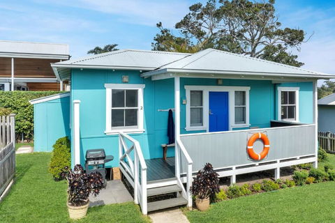 Aurora Quintessential Beachfront Couples Getaway - New Castle Holiday 1