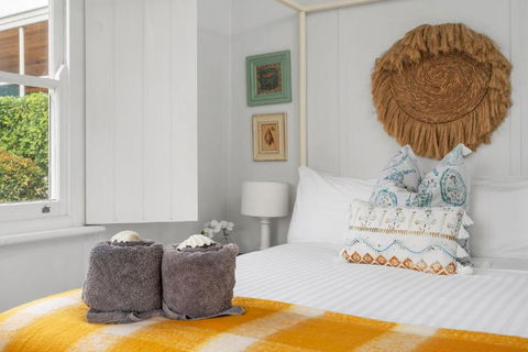 Aurora Quintessential Beachfront Couples Getaway - New Castle Holiday 3