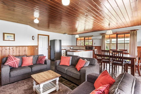 Apollo Bay Cottages- Hopetoun - New Castle Holiday 1