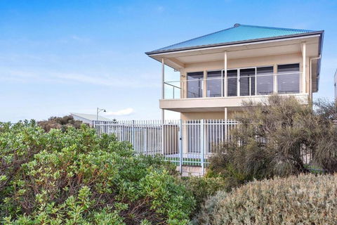Avaya Sellicks Beachfront Getaway- Wifi - New Castle Holiday 4