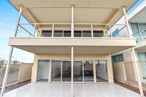 Avaya Sellicks Beachfront Getaway- Wifi - New Castle Holiday 3