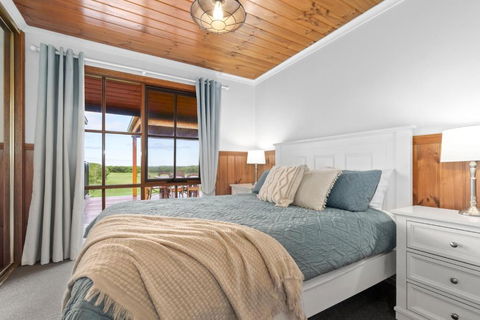 Apollo Bay Cottages- Wild Dog - New Castle Holiday 1