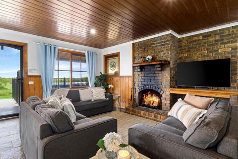 Apollo Bay Cottages- Wild Dog - New Castle Holiday 3