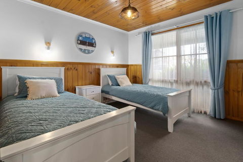 Apollo Bay Cottages- Wild Dog - New Castle Holiday 4