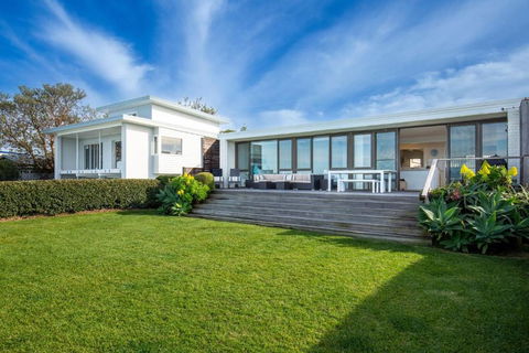 Azure Absolute Beachfront I Pet Friendly - New Castle Holiday 2
