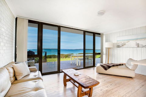 Azure Absolute Beachfront I Pet Friendly - New Castle Holiday 1