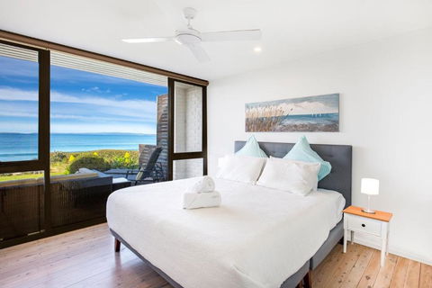 Azure Absolute Beachfront I Pet Friendly - New Castle Holiday 4