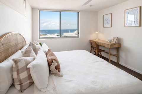 Azure Oceanside Apartment At Kings Beach - New Castle Holiday 2
