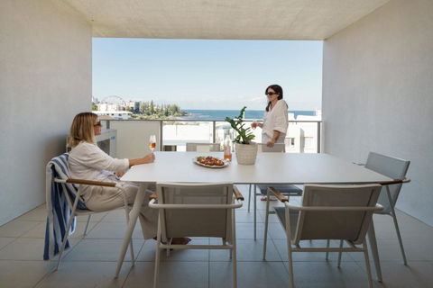 Azure Oceanside Apartment At Kings Beach - New Castle Holiday 3