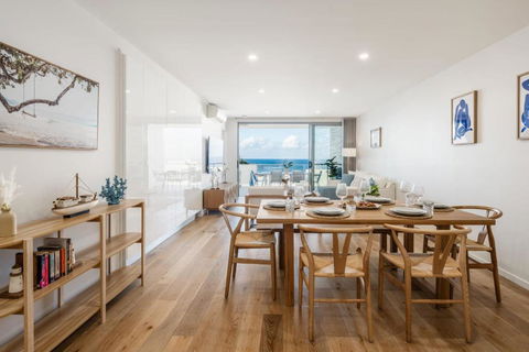 Azure Oceanside Apartment At Kings Beach - New Castle Holiday 4
