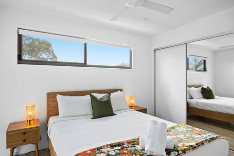 Azure River Side Townhouse - New Castle Holiday 1