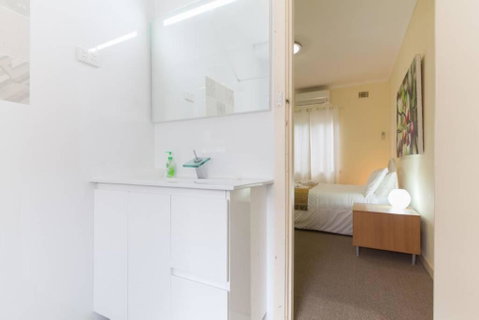 B5 Crawley Apartment 1 BRM & Sleepout Near UWA - New Castle Holiday 2