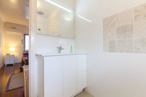 B7 Crawley Apartment 1 BRM & Sleepout Near UWA - New Castle Holiday 0