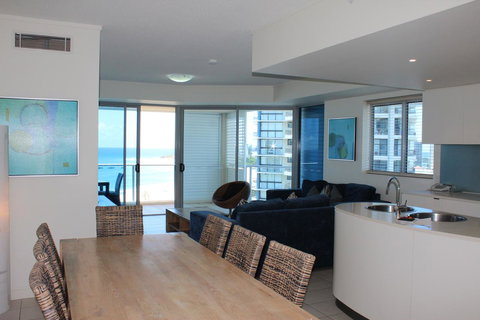 Blue C Coolangatta - New Castle Holiday 32