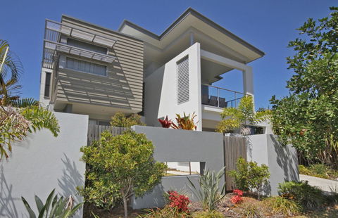 48 Boardrider Crescent, Mt Coolum - Pet Friendly, WiFi, Linen Incl. 500 BOND - New Castle Holiday 0
