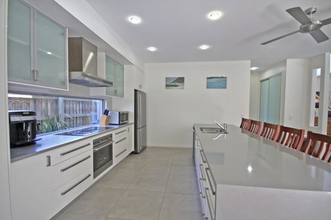 48 Boardrider Crescent, Mt Coolum - Pet Friendly, WiFi, Linen Incl. 500 BOND - New Castle Holiday 3