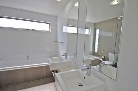 48 Boardrider Crescent, Mt Coolum - Pet Friendly, WiFi, Linen Incl. 500 BOND - New Castle Holiday 8