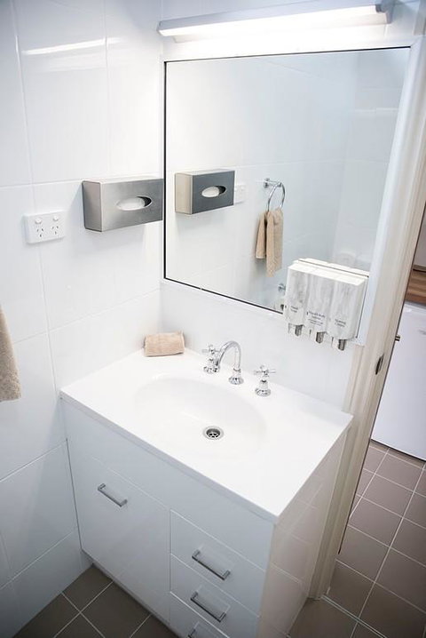 Charleville Motel - New Castle Holiday 13