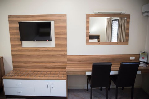 Charleville Motel - New Castle Holiday 10