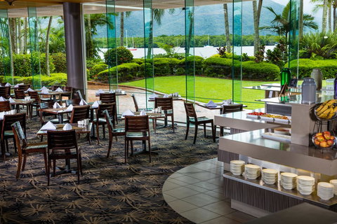 Hilton Cairns - New Castle Holiday 25