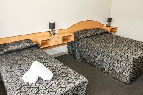 Salisbury Hotel Motel - New Castle Holiday 10