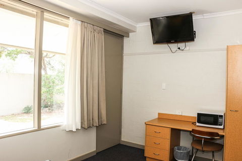 Salisbury Hotel Motel - New Castle Holiday 19
