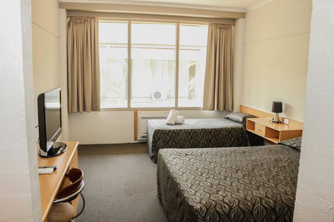 Salisbury Hotel Motel - New Castle Holiday 11