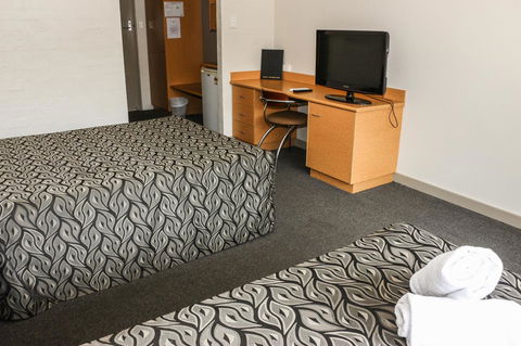 Salisbury Hotel Motel - New Castle Holiday 16