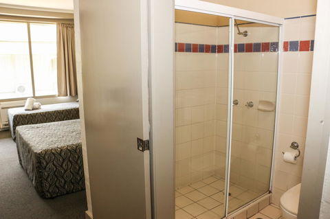 Salisbury Hotel Motel - New Castle Holiday 13