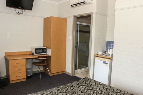 Salisbury Hotel Motel - New Castle Holiday 18