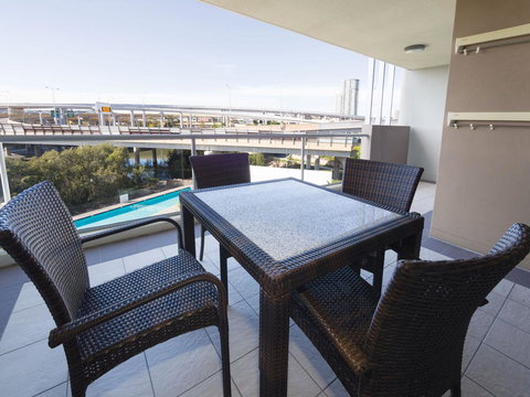 Oaks Brisbane Mews Suites - New Castle Holiday 4