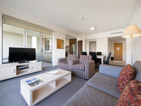 Oaks Brisbane Mews Suites - New Castle Holiday 3