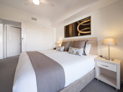 Oaks Brisbane Mews Suites - New Castle Holiday 14