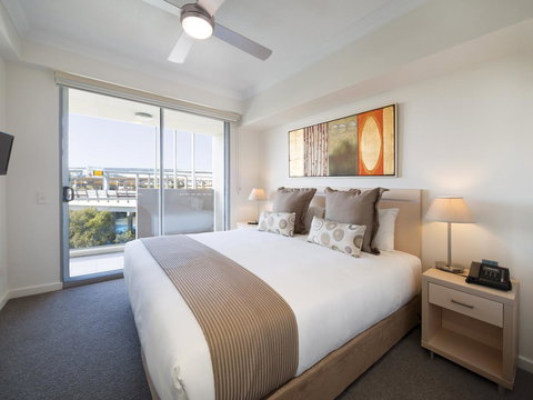 Oaks Brisbane Mews Suites - New Castle Holiday 13