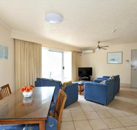 Markham Court - New Castle Holiday