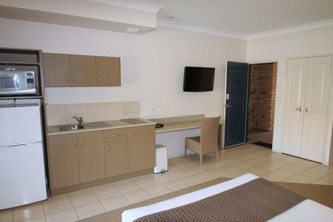 Midlander Motor Inn - New Castle Holiday 22