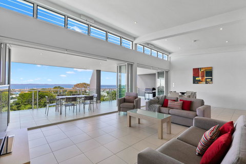 Akama Resort - New Castle Holiday 24