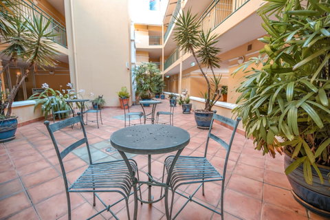 Il Palazzo Holiday Apartments - New Castle Holiday 9