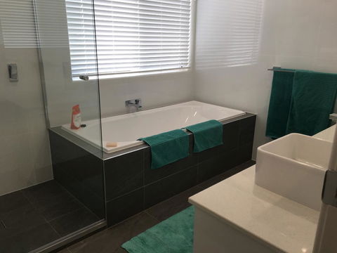 Modern Beach Villa - New Castle Holiday 7