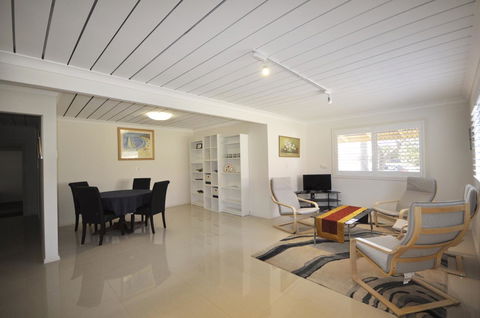 Ocean Wave - New Castle Holiday 8