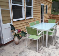 Retro Beach Flat - New Castle Holiday