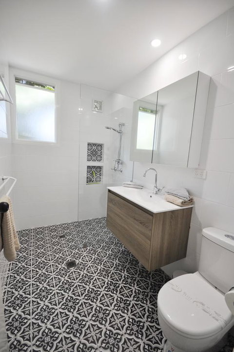 Retro Beach Flat - New Castle Holiday 6