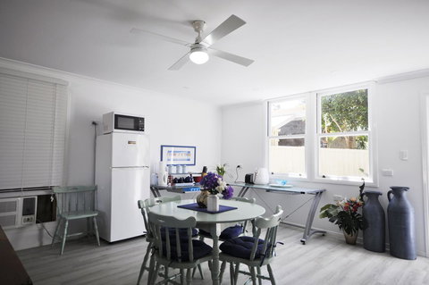 Retro Beach Flat - New Castle Holiday 12