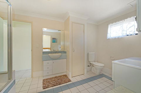 Quiet Location Across From Waterfront - South Esp, Bongaree - New Castle Holiday 5