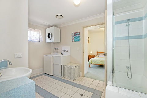 Quiet Location Across From Waterfront - South Esp, Bongaree - New Castle Holiday 15