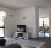 Close to Surf Beach Surf Club Hotel and Shops - Boyd St Woorim - New Castle Holiday