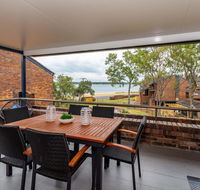 Spacious Family unit with Incredible views. - New Castle Holiday