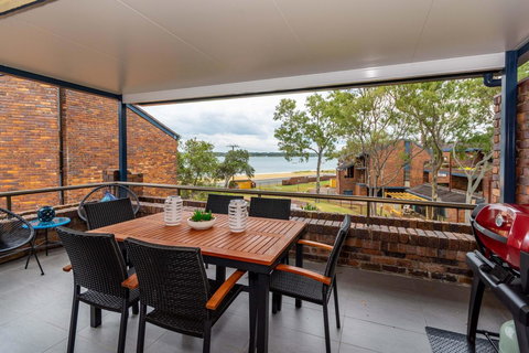 Spacious Family Unit With Incredible Views. - New Castle Holiday 0